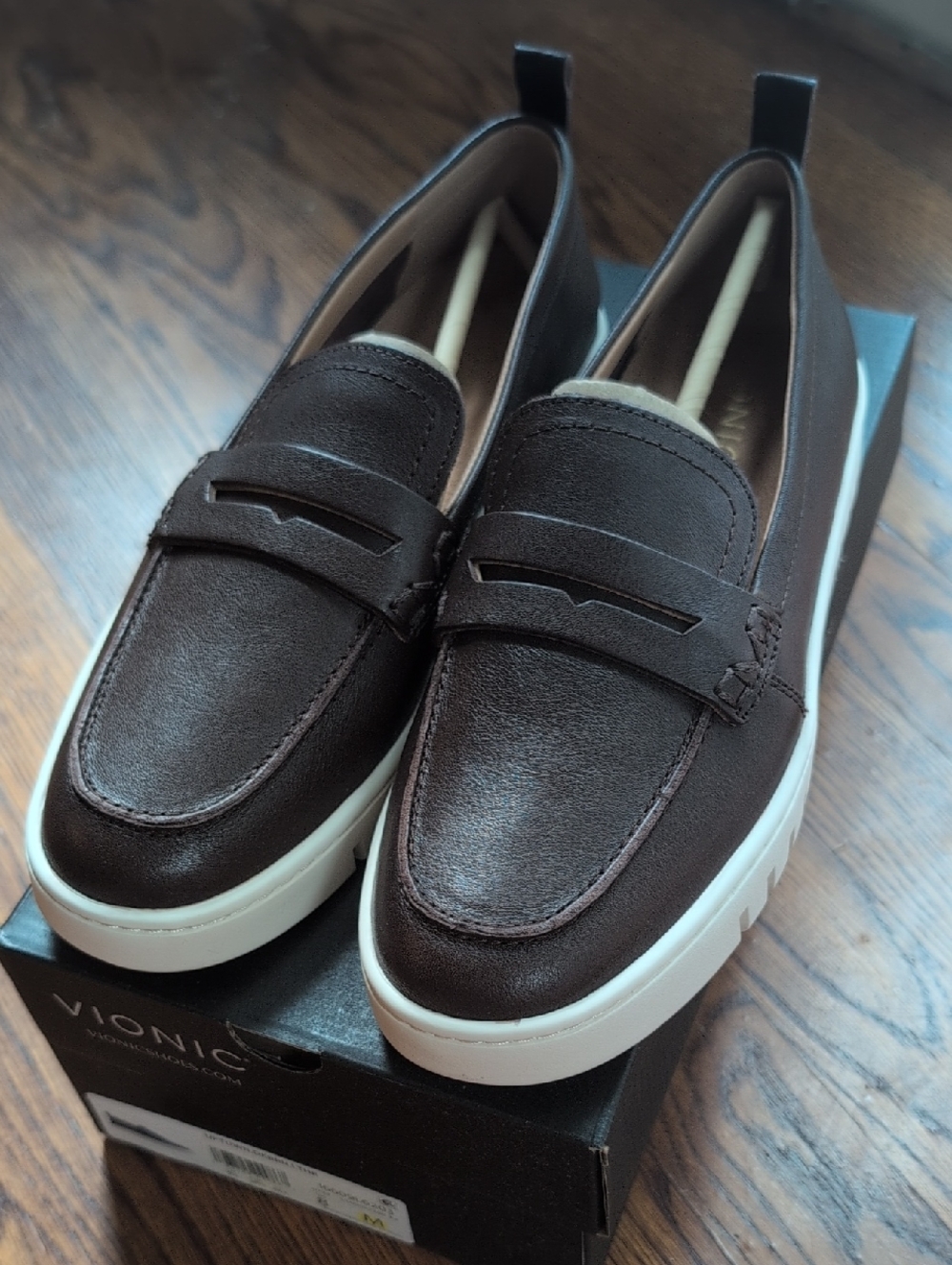 New In Box Vionic Uptown Loafer Dark Brown Size 8
